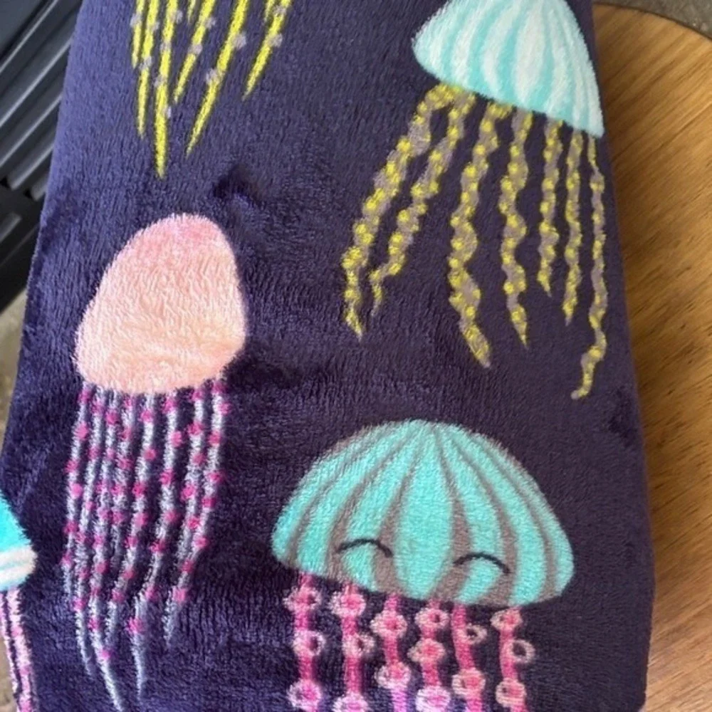 The Big One Jellyfish Oversized Plush Throw Blanket Colorful  5'x6' GIFT NEW